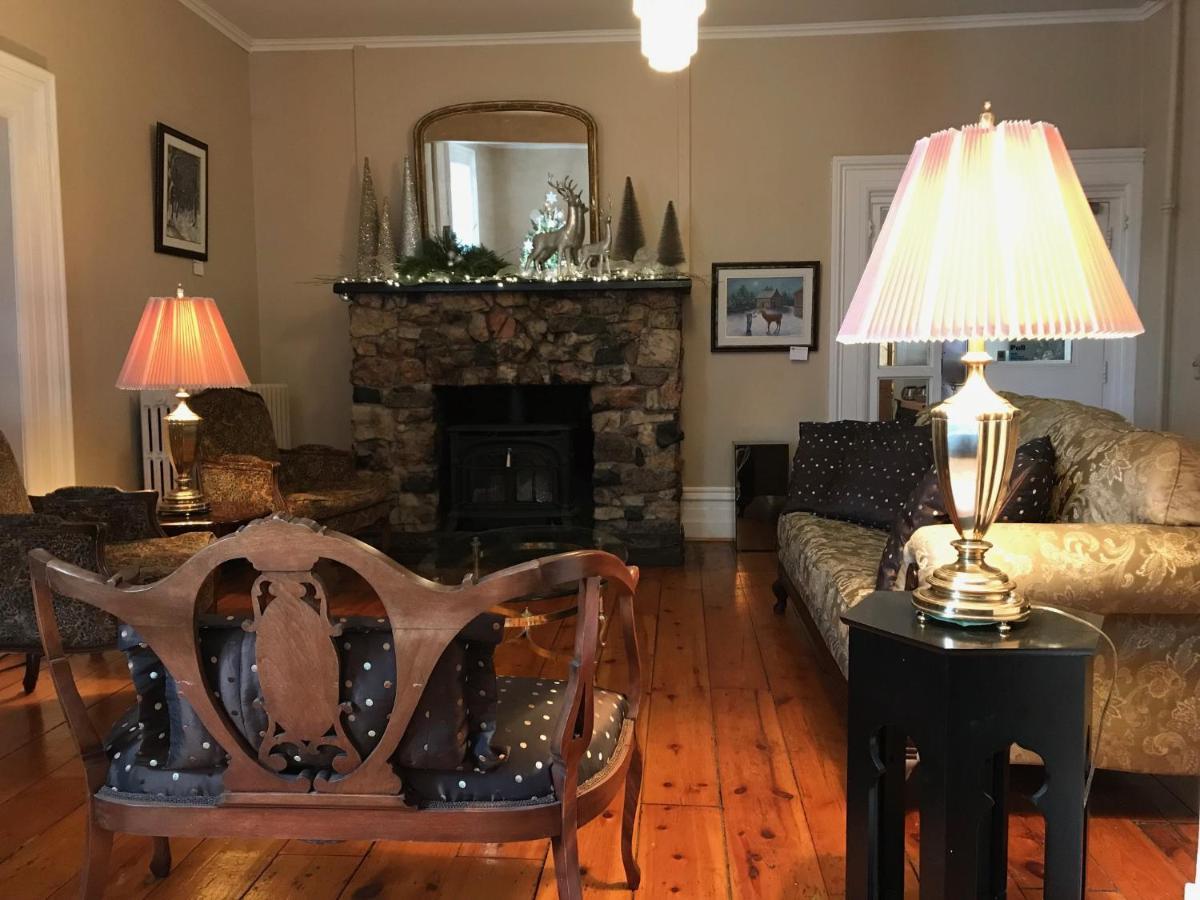 The Cove Inn Westport Bagian luar foto