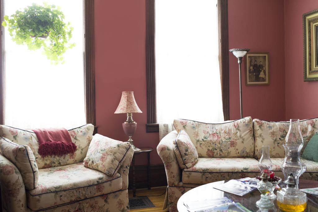 The Cove Inn Westport Bagian luar foto