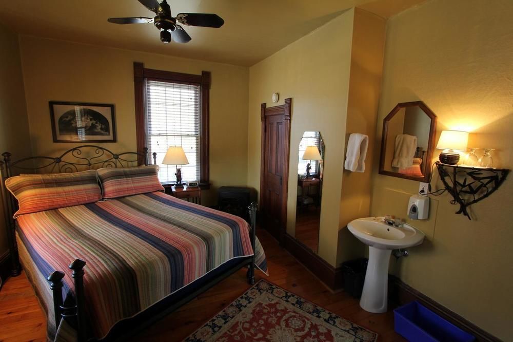 The Cove Inn Westport Bagian luar foto